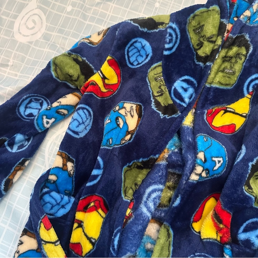Avenger Fleece Robe with Blue and Red Design - Picture 2 of 3